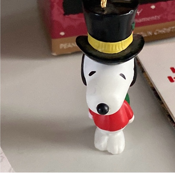 Peanuts - HALLMARK VTG ~ all boxed bundle/3 ornaments & Snoopy stocking holder - Picture 4 of 9